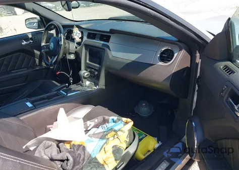 2010 Ford Mustang V6 Premium z USA, uszkodzony, nr VIN 1ZVBP8EN0A5136959